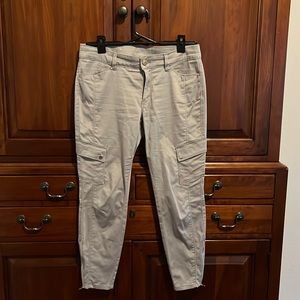 White House Black Market- the Skinny Ankle stylish cargo style pant!!! Size 8P
